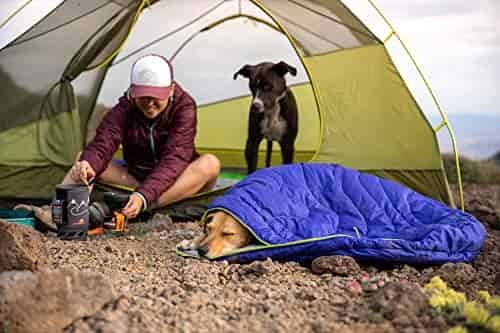 Ruffwear, Highlands Dog Sleeping Bag, Water-Resistant Portable Dog Bed for Outdoor Use, Huckleberry Blue, Medium Ruffwear, Highlands Dog Sleeping Bag, Water-Resistant Portable Dog Bed for Outdoor Use, Huckleberry Blue, Medium