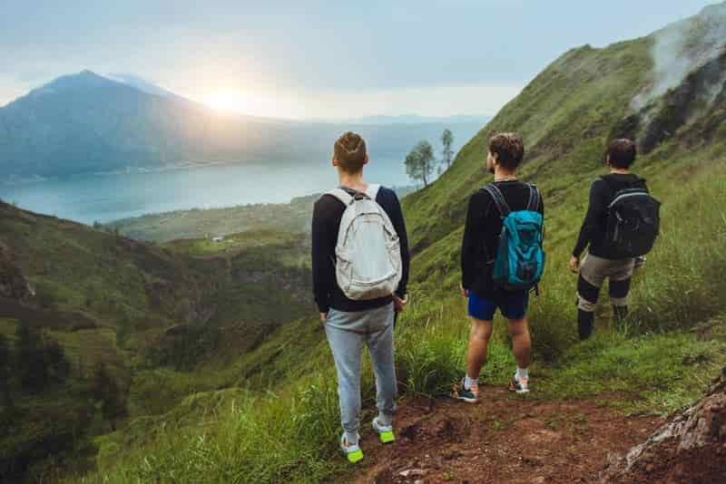 Should I Wear Shorts or Pants for Hiking