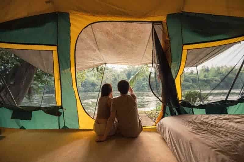 Camping cabin tent with screen room